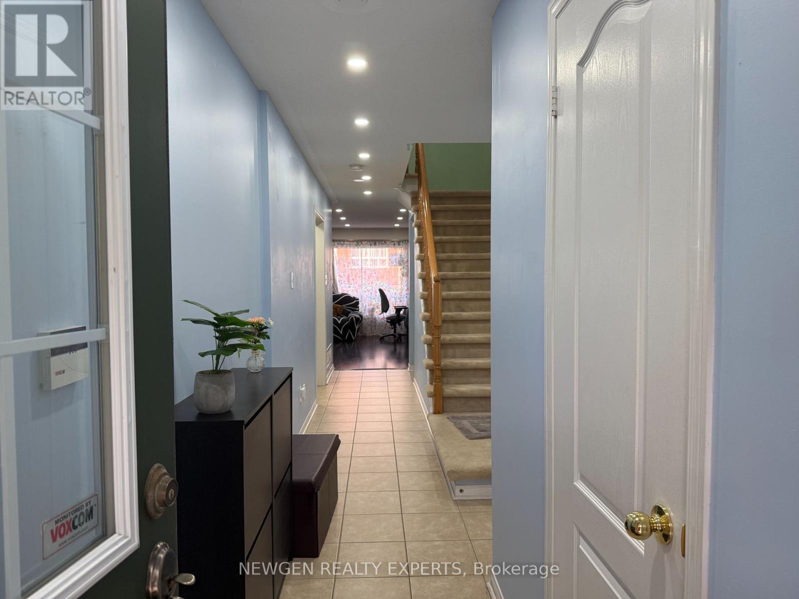 Photo 8 of 229 7360 Zinnia Place, Mississauga ON
