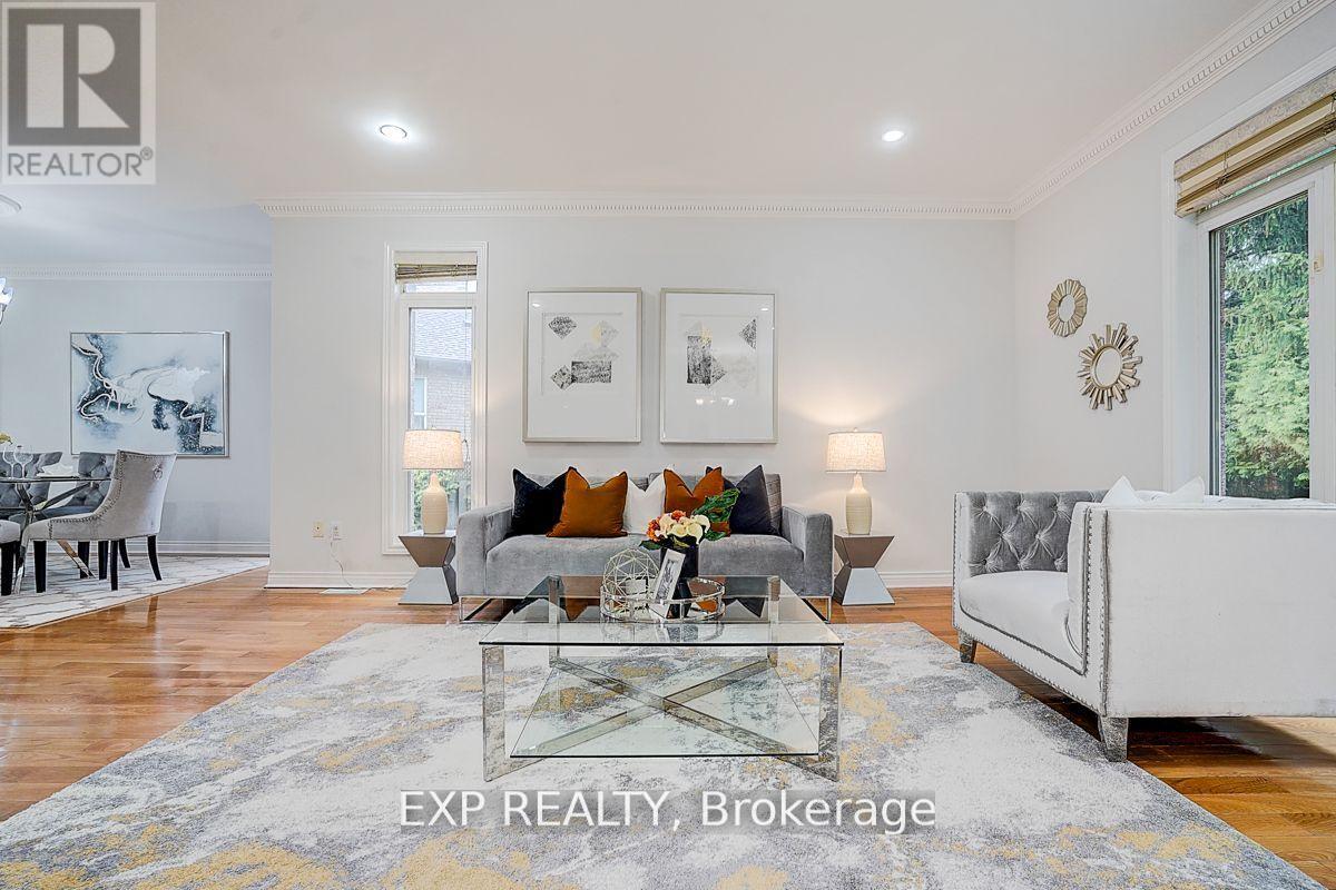 Photo 35 of 12 Tormina Court, Markham ON