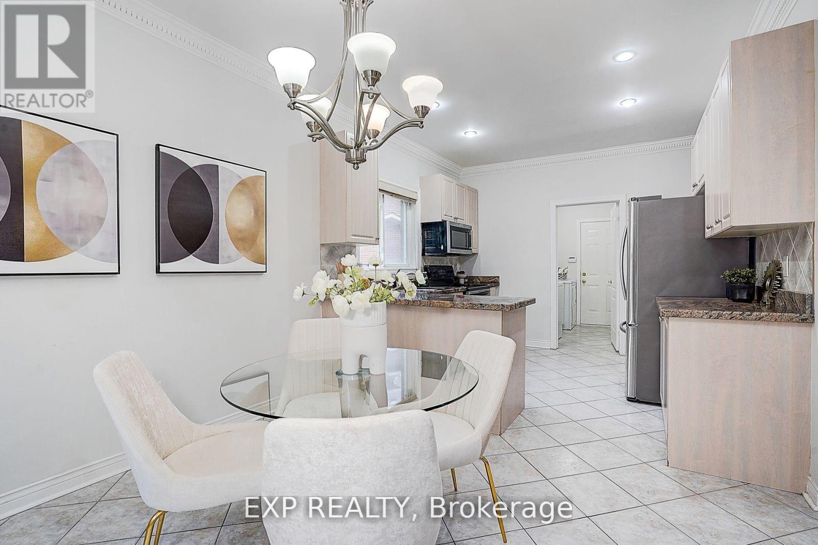 Photo 8 of 12 Tormina Court, Markham ON