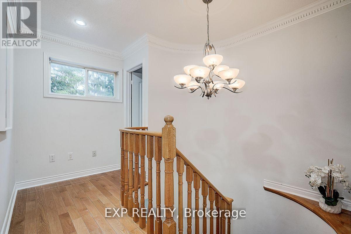 Photo 24 of 12 Tormina Court, Markham ON