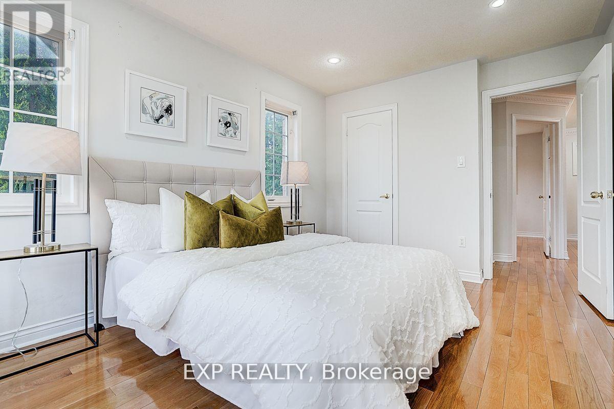 Photo 16 of 12 Tormina Court, Markham ON