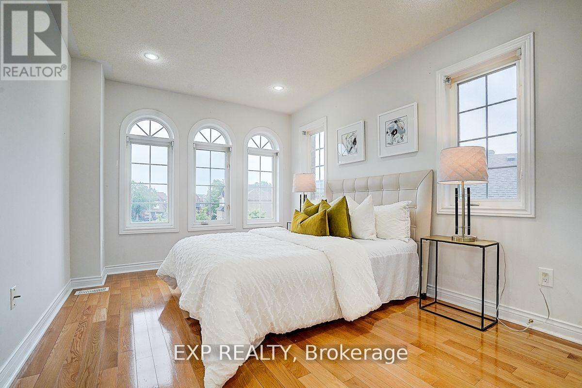 Photo 31 of 12 Tormina Court, Markham ON