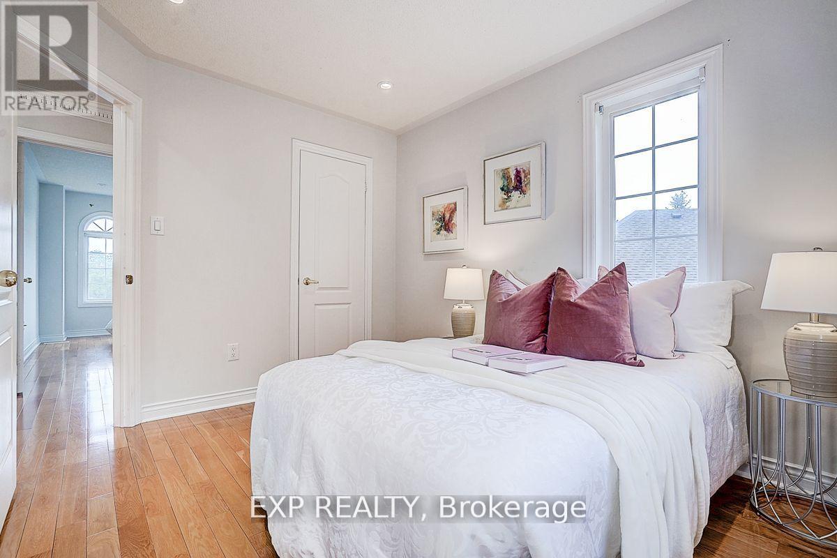 Photo 32 of 12 Tormina Court, Markham ON