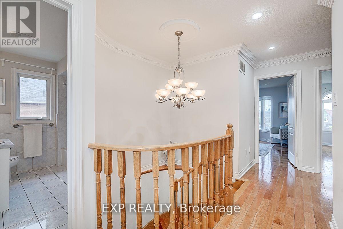 Photo 11 of 12 Tormina Court, Markham ON