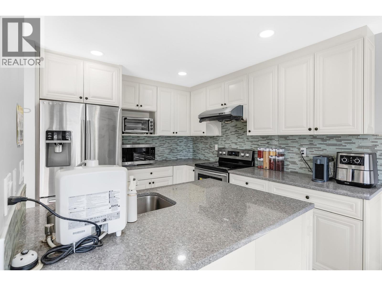 Photo 13 of 4652 55 A Street, Delta BC