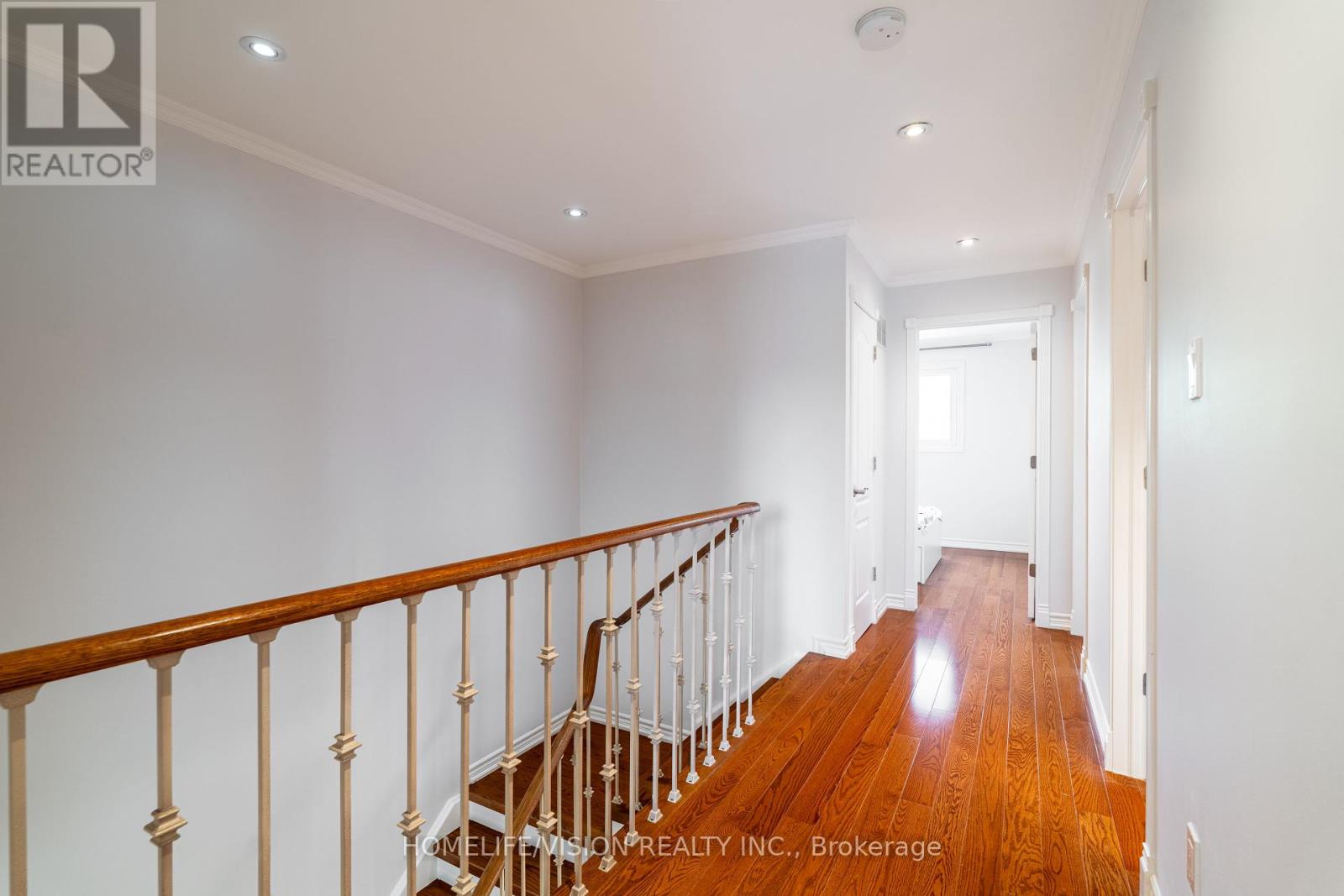 Photo 35 of 32 Mountfield Crescent, Vaughan ON