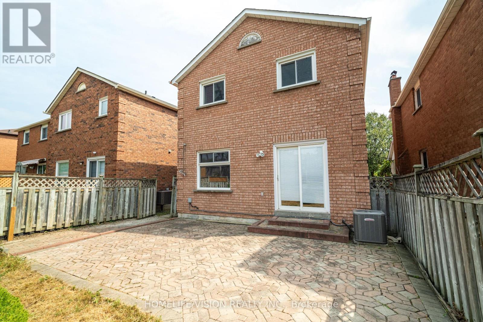 Photo 8 of 32 Mountfield Crescent, Vaughan ON