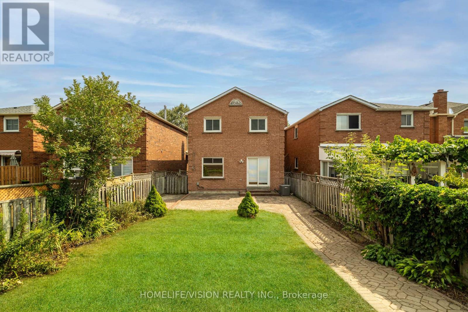 Photo 18 of 32 Mountfield Crescent, Vaughan ON