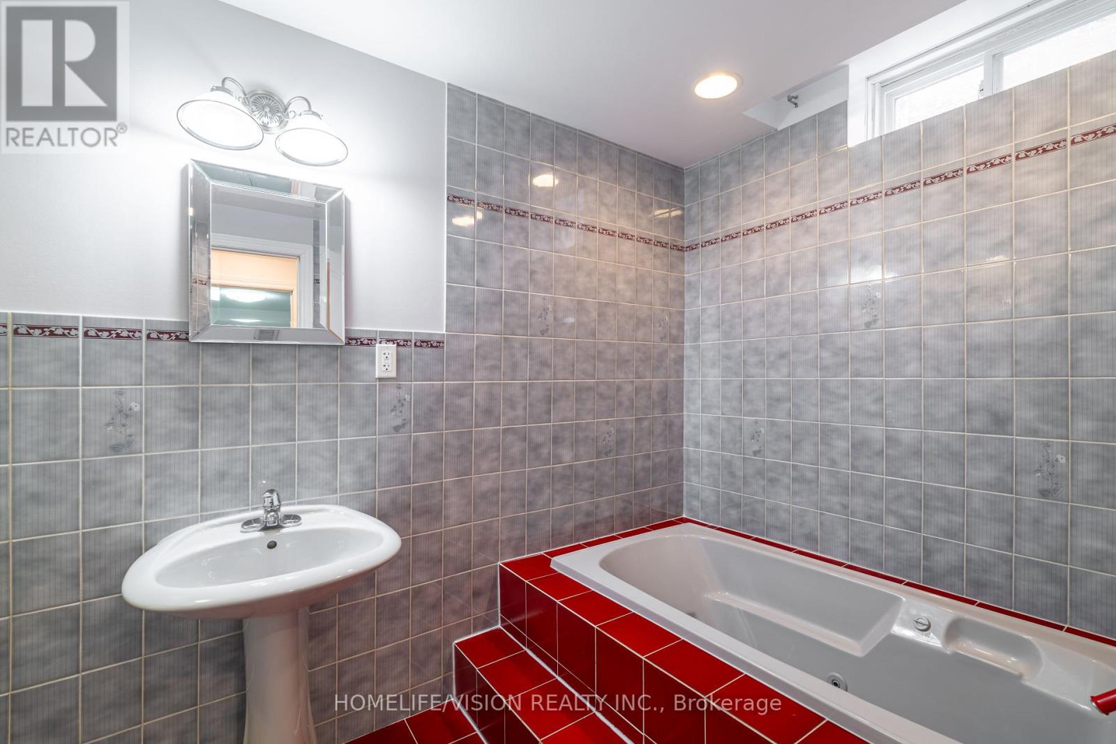Photo 22 of 32 Mountfield Crescent, Vaughan ON