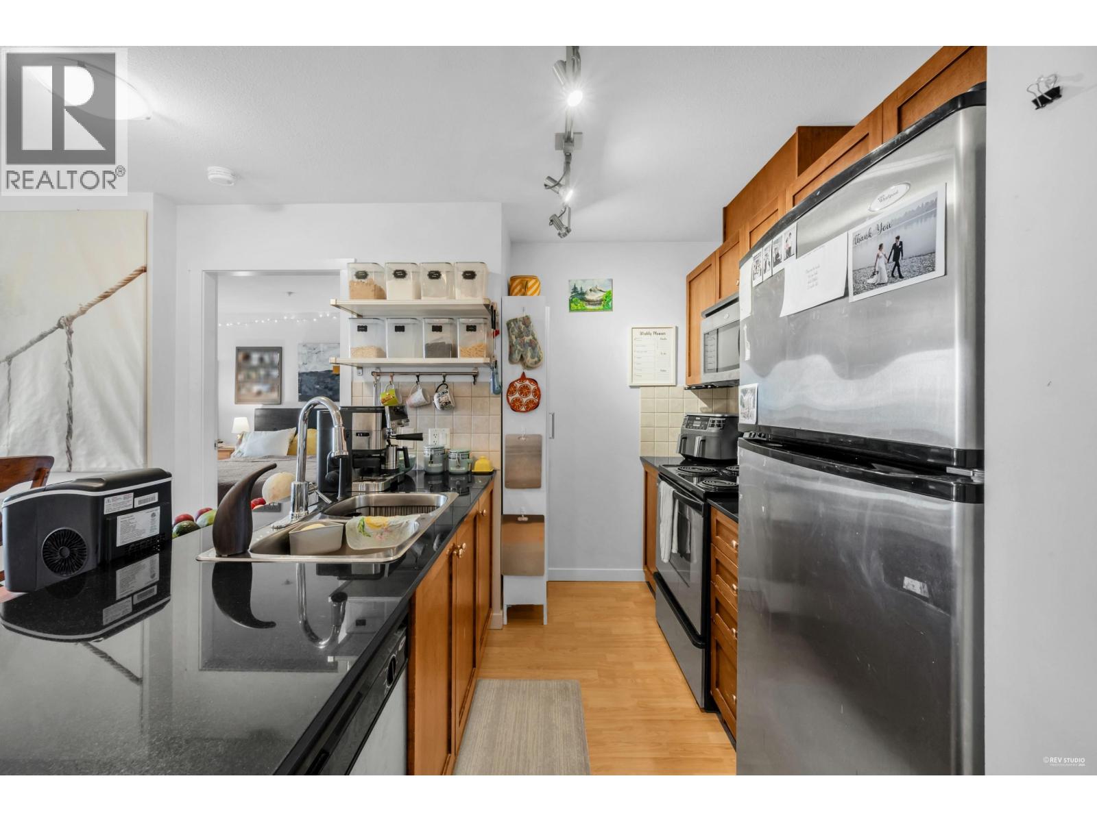 Photo 2 of 603 415 E Columbia Street, New Westminster BC