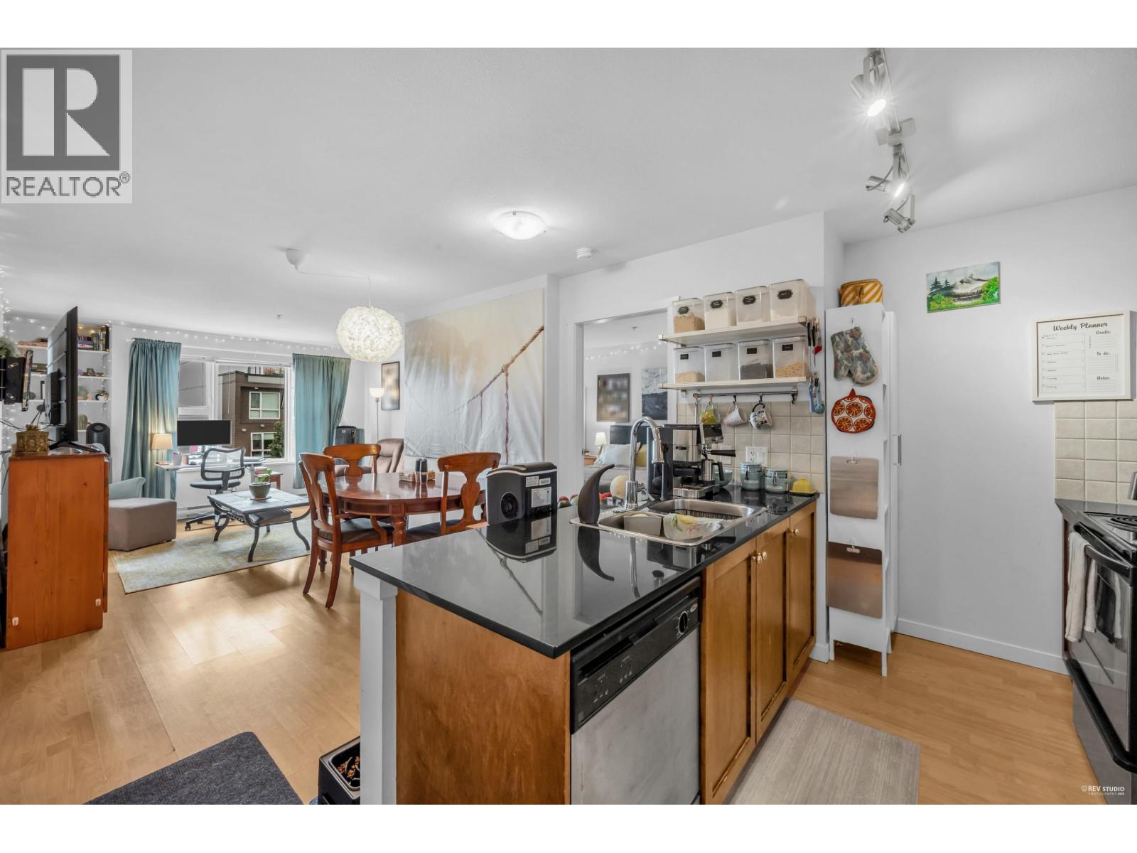 Photo 4 of 603 415 E Columbia Street, New Westminster BC