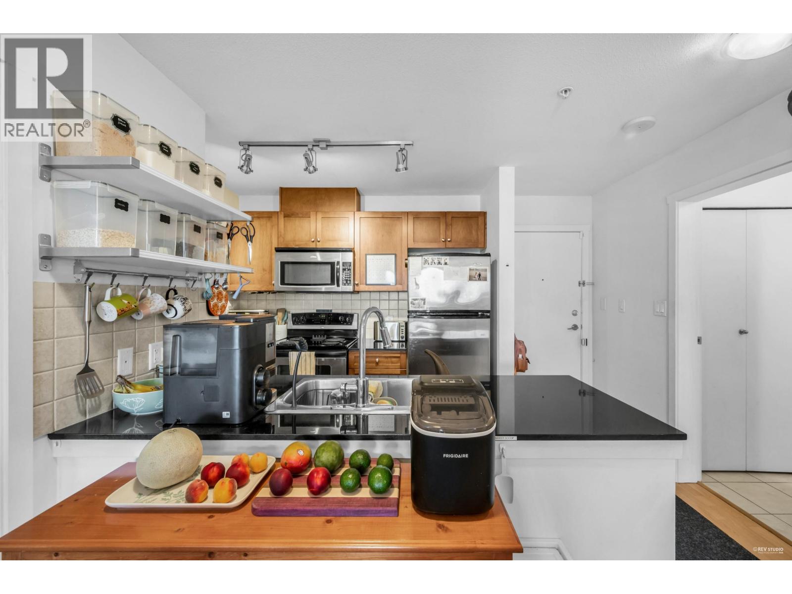 Photo 5 of 603 415 E Columbia Street, New Westminster BC