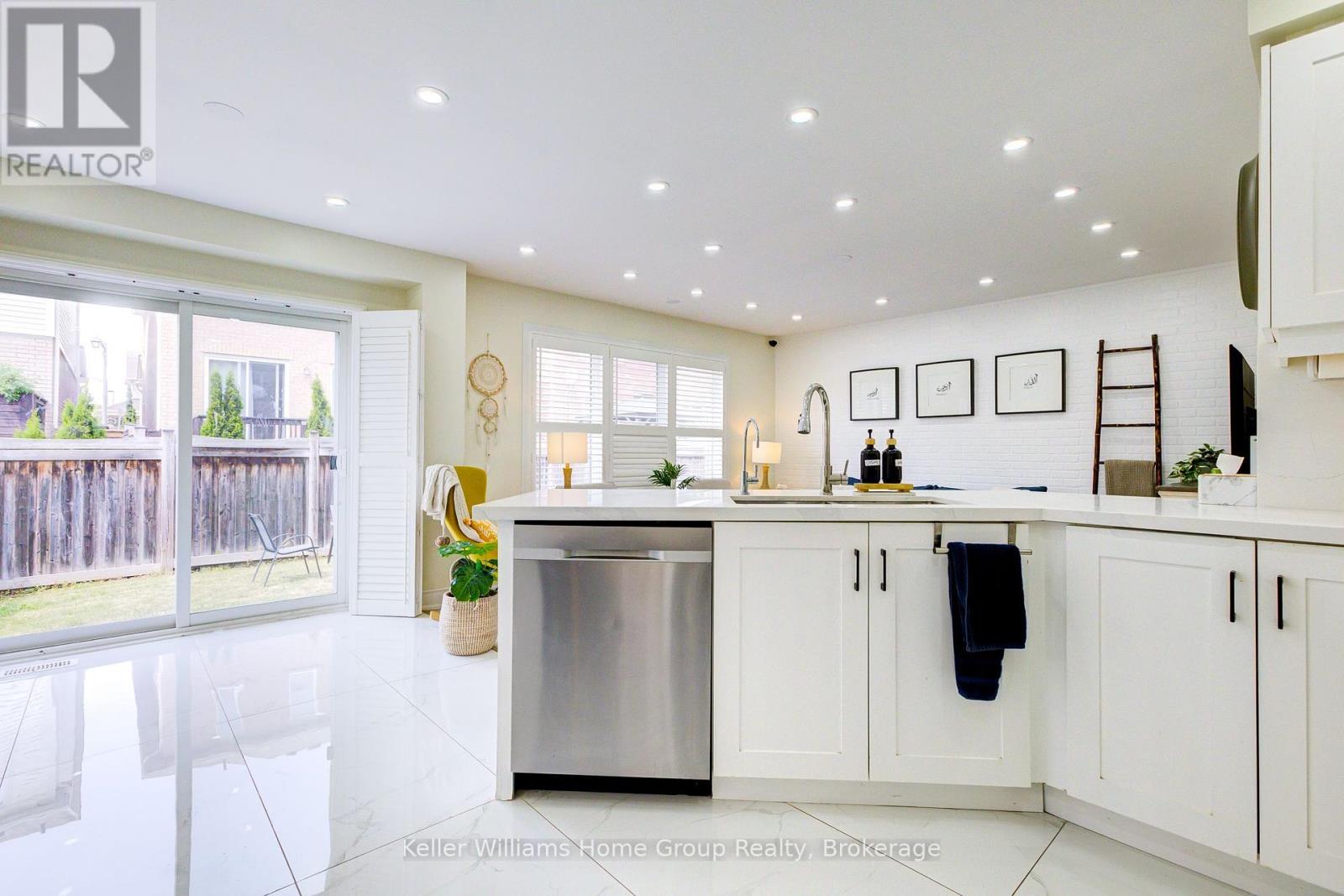 Photo 12 of 435 Pozbou Crescent, Milton ON