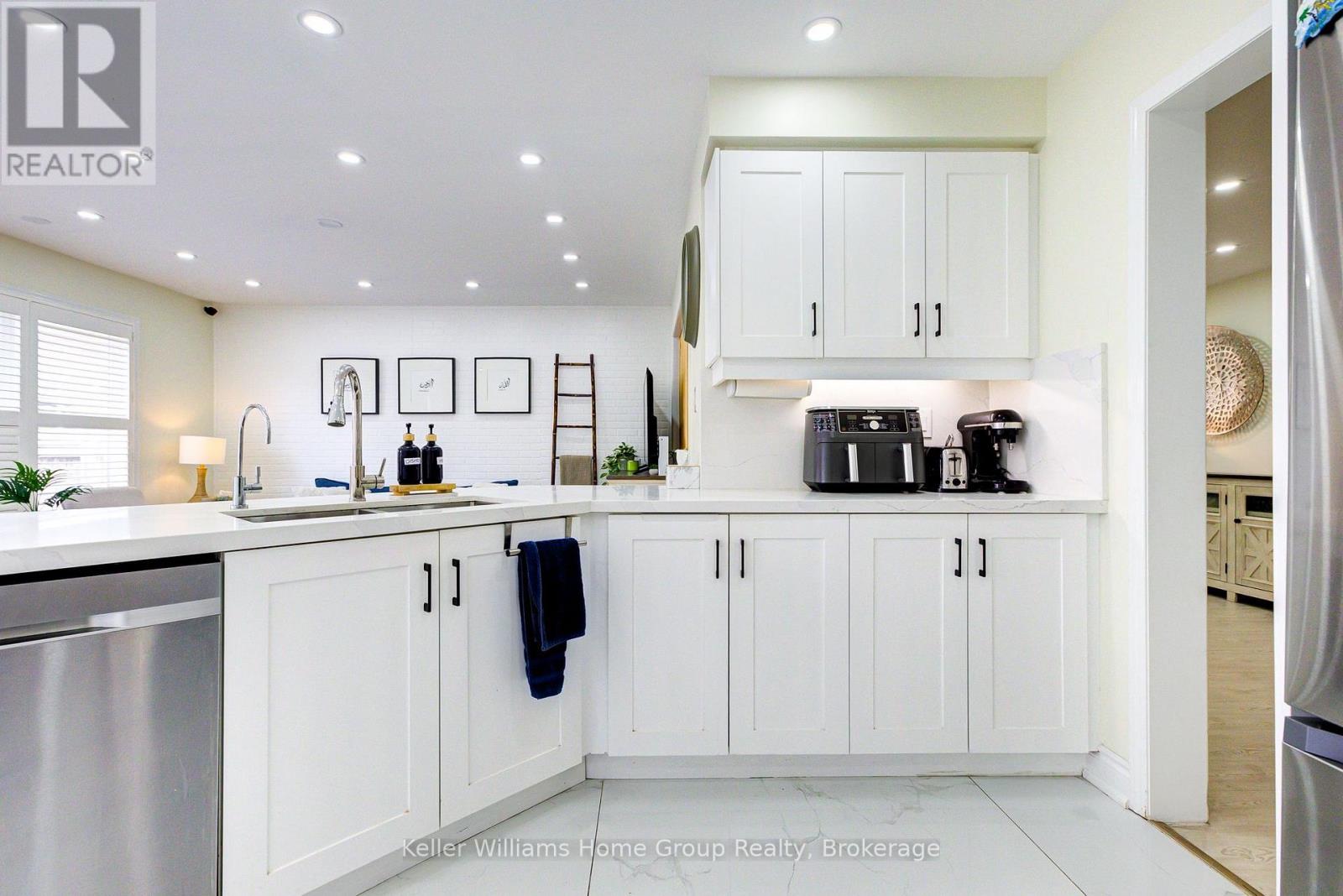 Photo 19 of 435 Pozbou Crescent, Milton ON