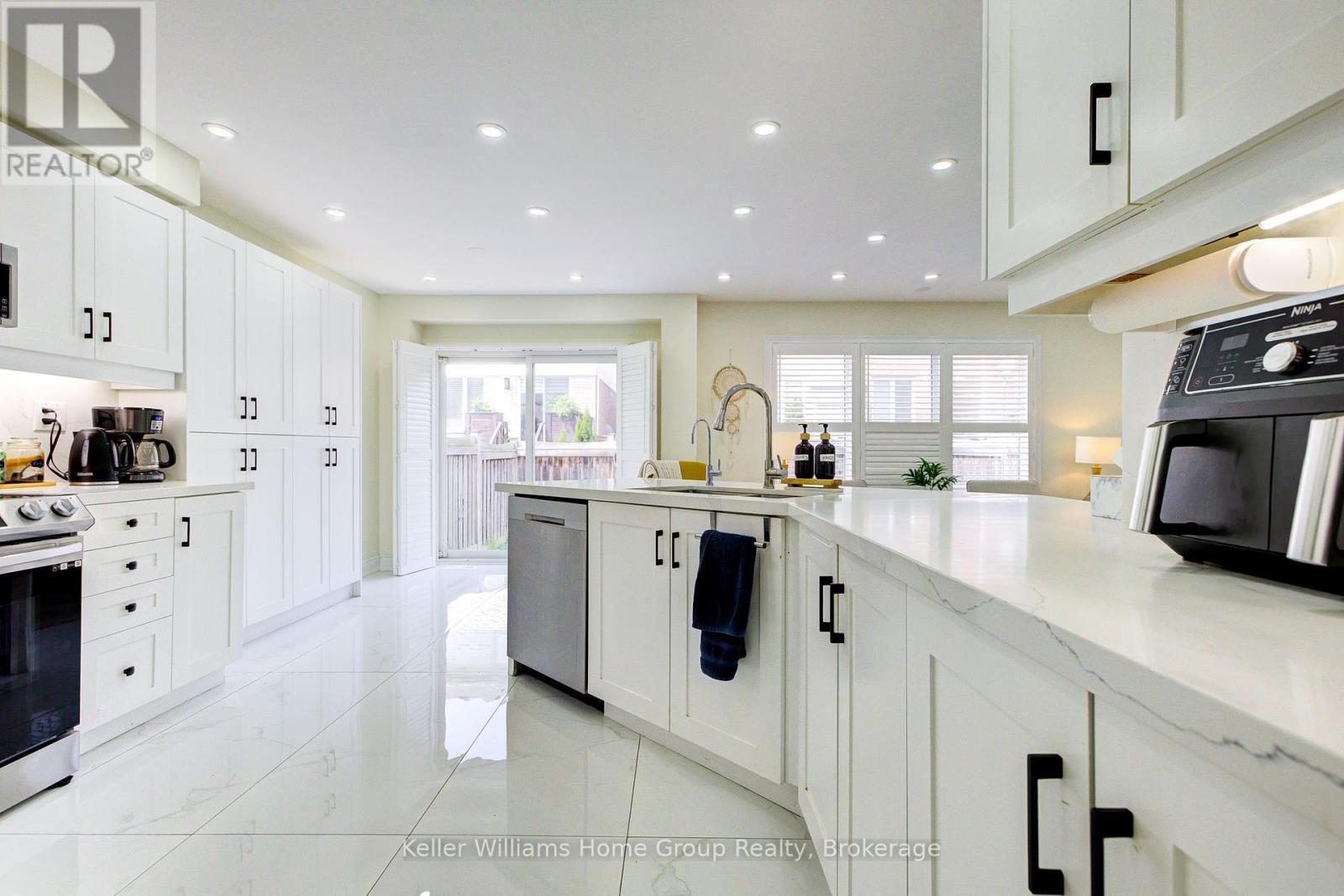 Photo 34 of 435 Pozbou Crescent, Milton ON