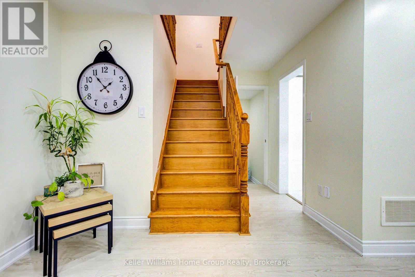 Photo 10 of 435 Pozbou Crescent, Milton ON