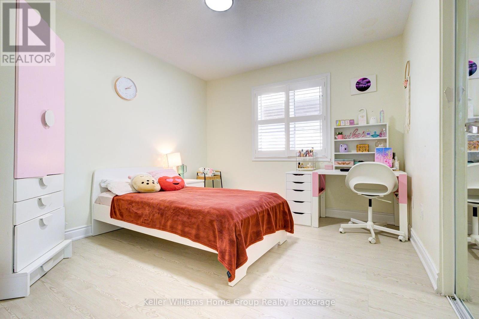 Photo 24 of 435 Pozbou Crescent, Milton ON