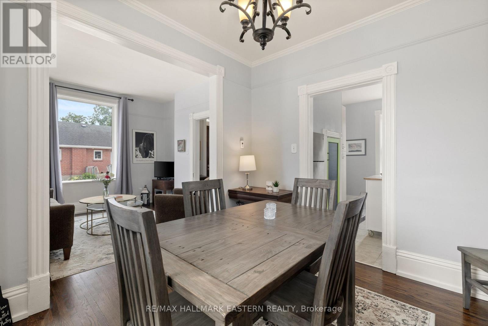 Photo 4 of 198 Hazlitt Street, Peterborough ON
