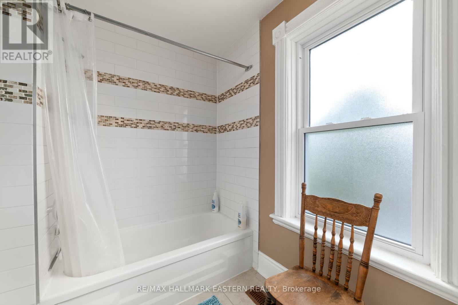 Photo 26 of 198 Hazlitt Street, Peterborough ON