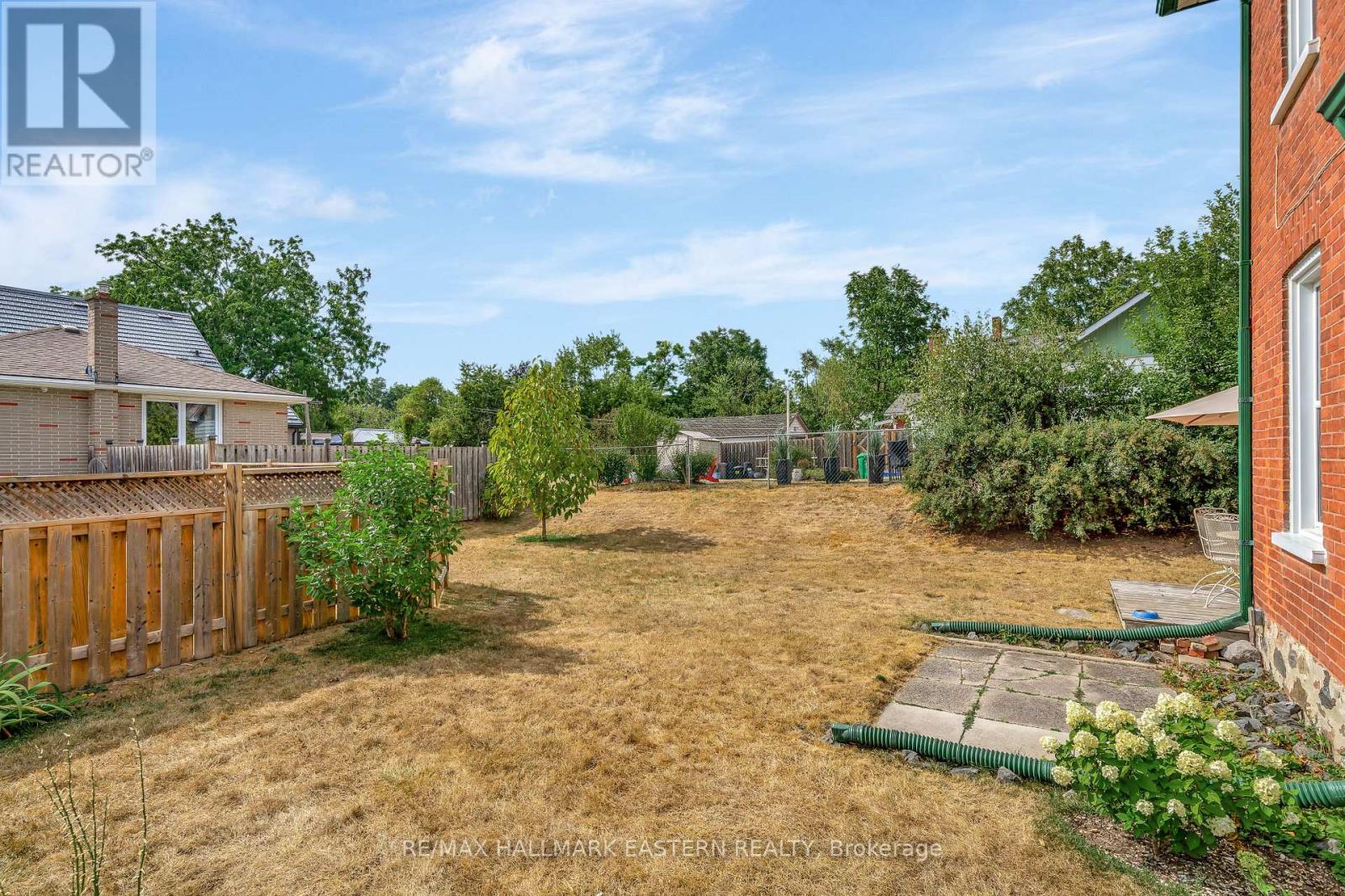 Photo 12 of 198 Hazlitt Street, Peterborough ON