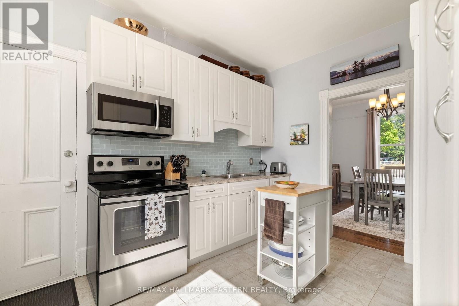Photo 3 of 198 Hazlitt Street, Peterborough ON