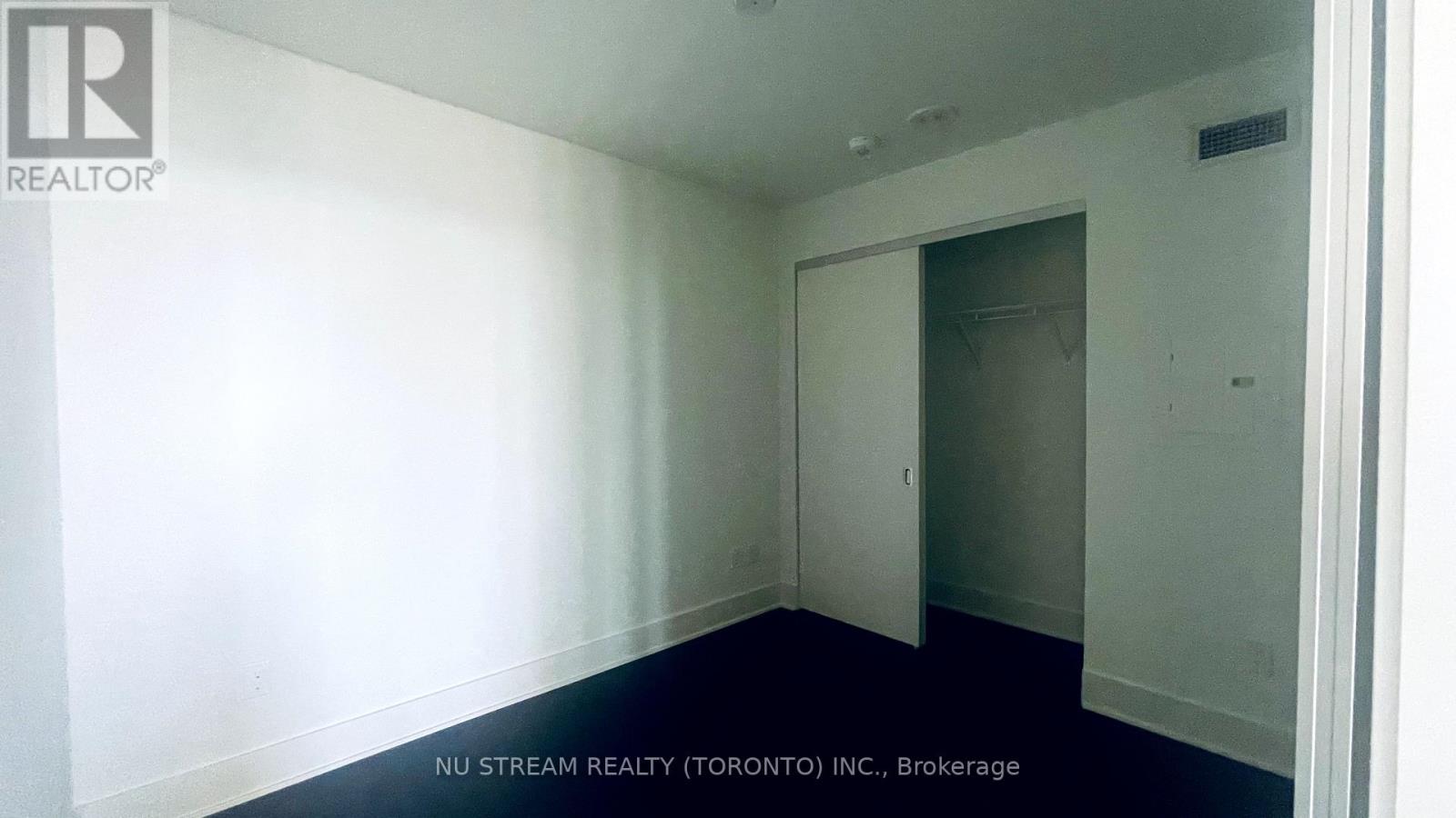 Photo 26 of 4809 11 Yorkville Avenue, Toronto ON