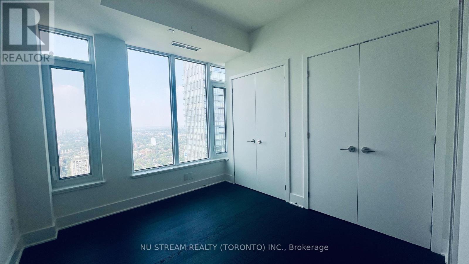 Photo 25 of 4809 11 Yorkville Avenue, Toronto ON