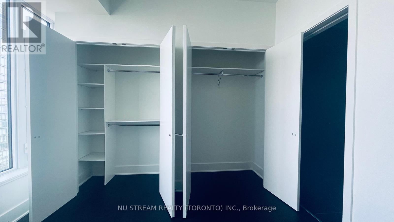 Photo 20 of 4809 11 Yorkville Avenue, Toronto ON