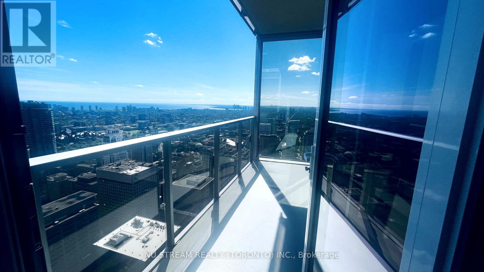 Photo 19 of 4809 11 Yorkville Avenue, Toronto ON