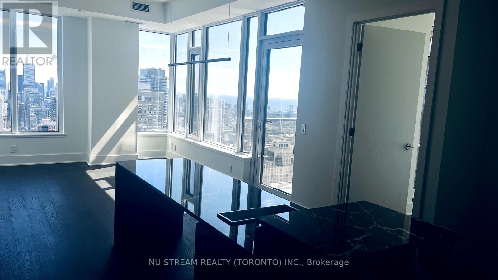 Photo 31 of 4809 11 Yorkville Avenue, Toronto ON