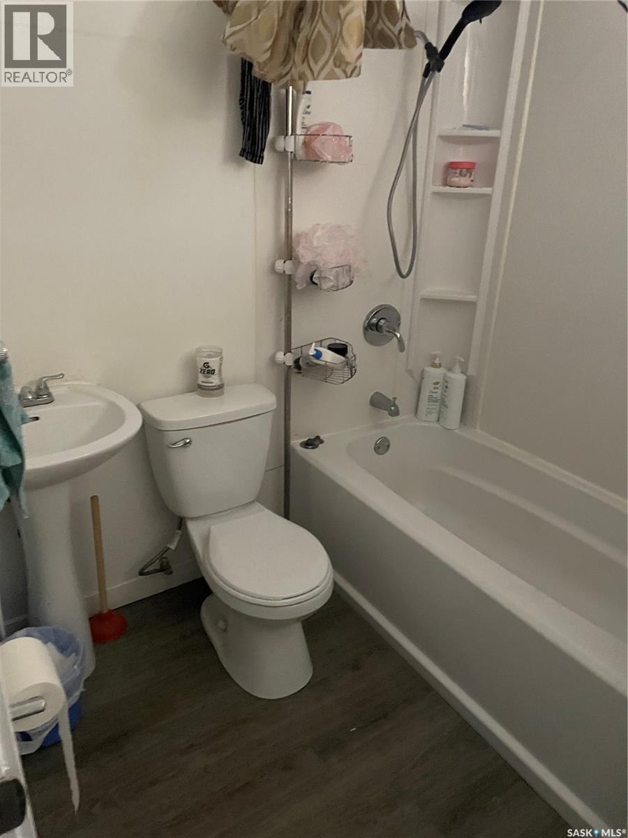 Photo 1 of 809 12 Th Avenue E, Regina SK