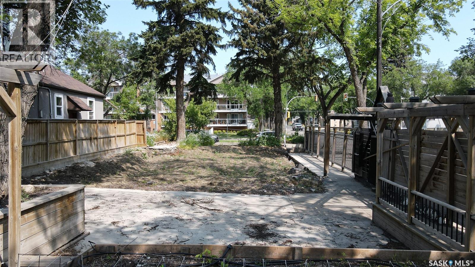Photo 2 of 928 Main Street, Saskatoon SK