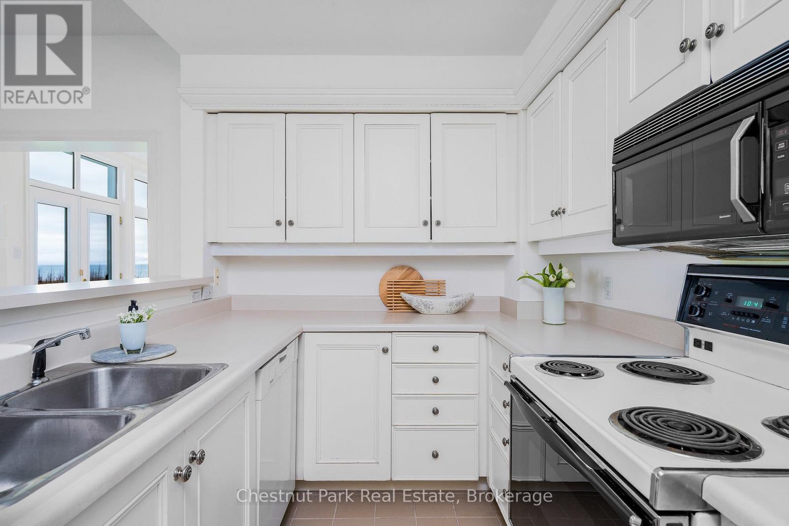 Photo 24 of 849 851 Suncrest Circle, Collingwood ON