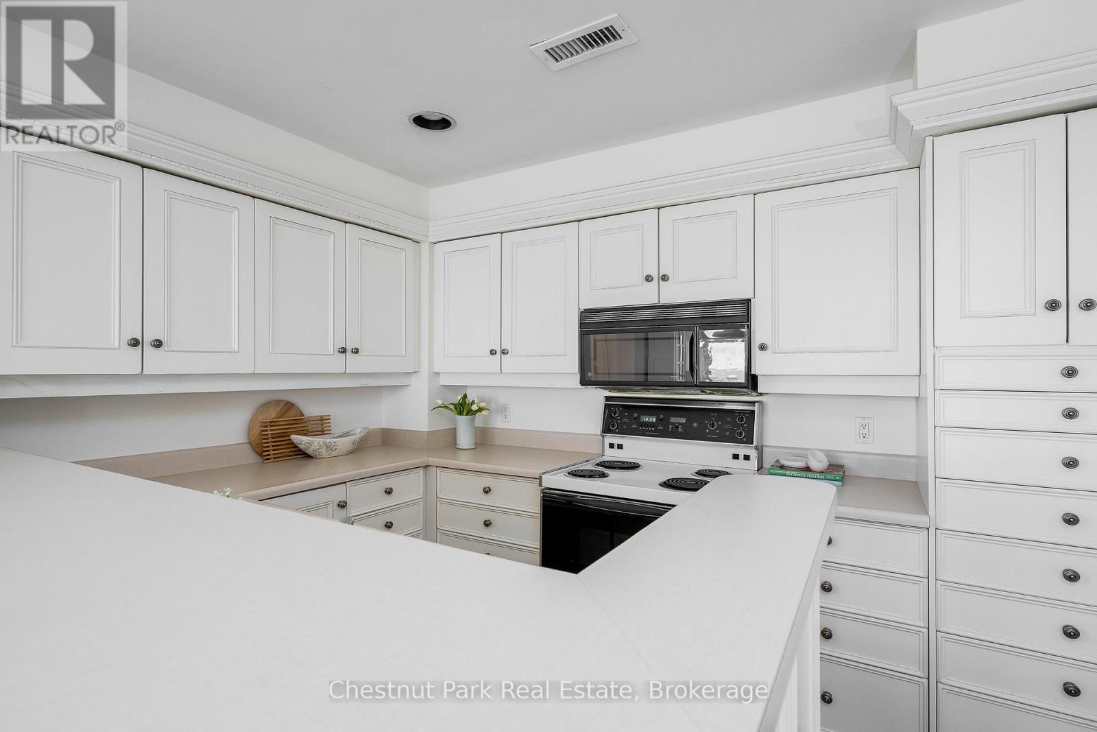 Photo 32 of 849 851 Suncrest Circle, Collingwood ON