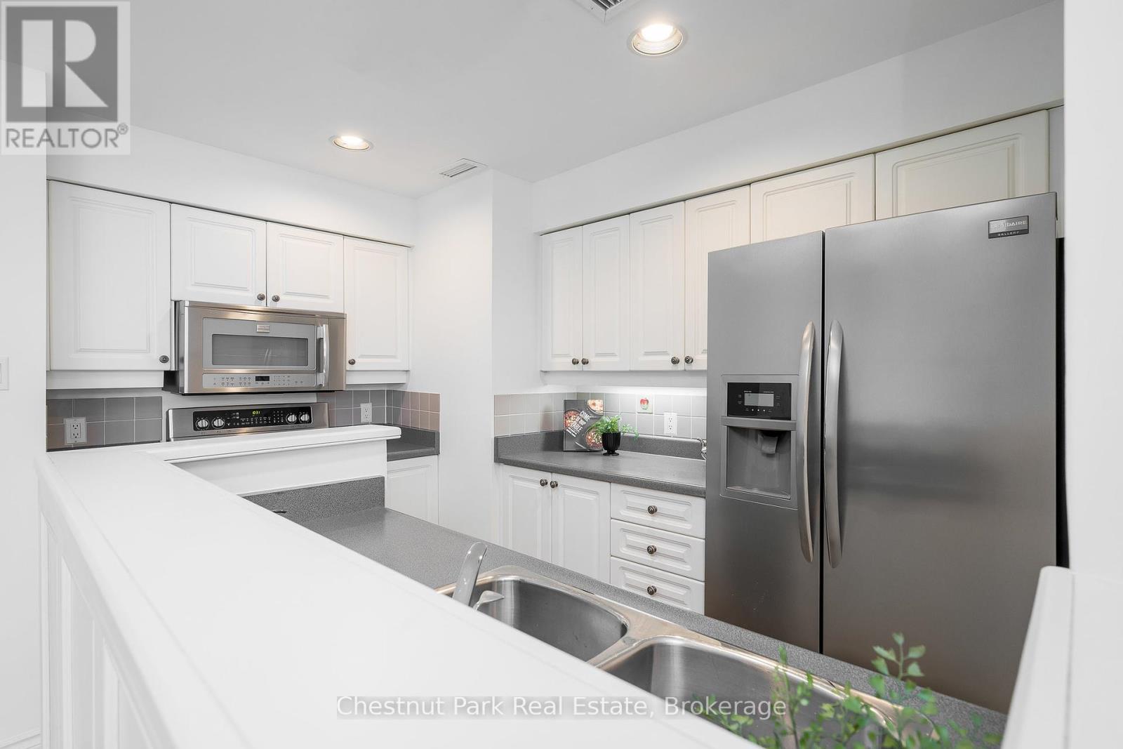 Photo 20 of 849 851 Suncrest Circle, Collingwood ON