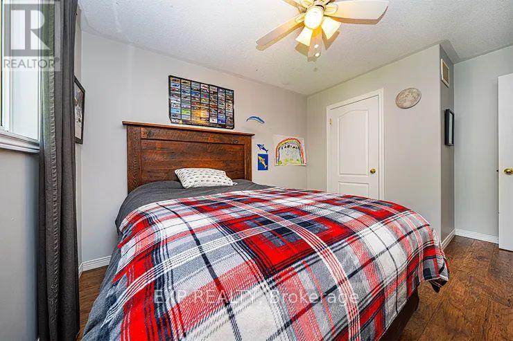 Photo 21 of 58 Sandra Drive, Georgina ON
