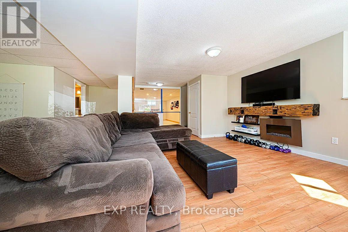 Photo 5 of 58 Sandra Drive, Georgina ON