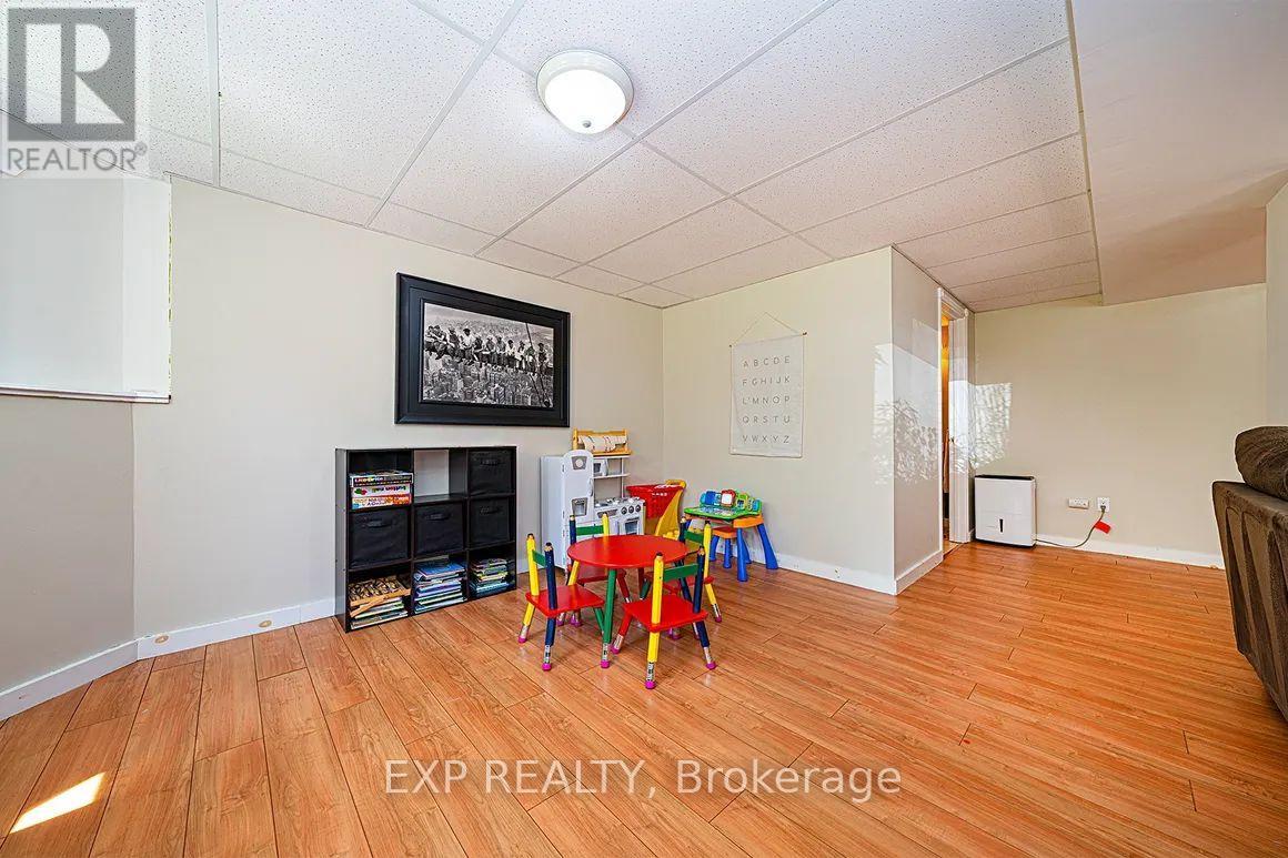 Photo 36 of 58 Sandra Drive, Georgina ON