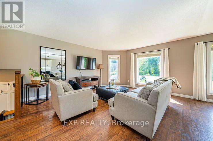 Photo 18 of 58 Sandra Drive, Georgina ON