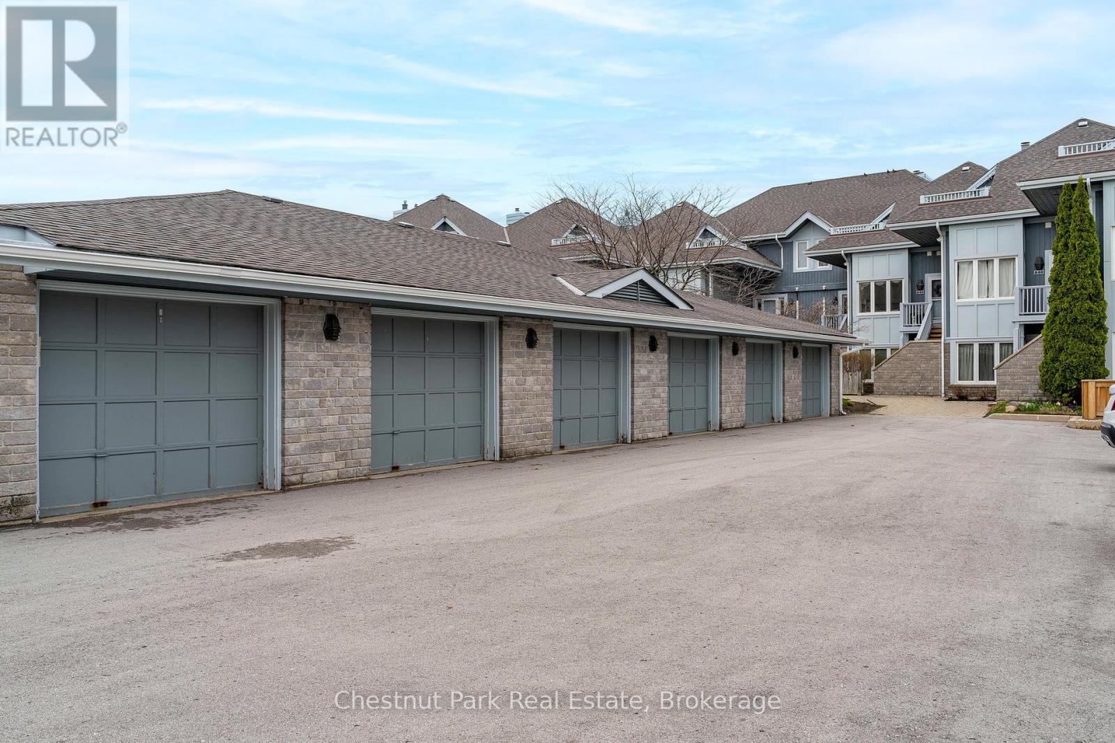 Photo 41 of 849 851 Suncrest Circle, Collingwood ON