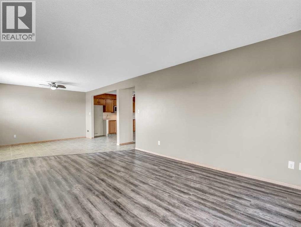Photo 33 of 225 3090 15 Avenue Se, Medicine Hat AB