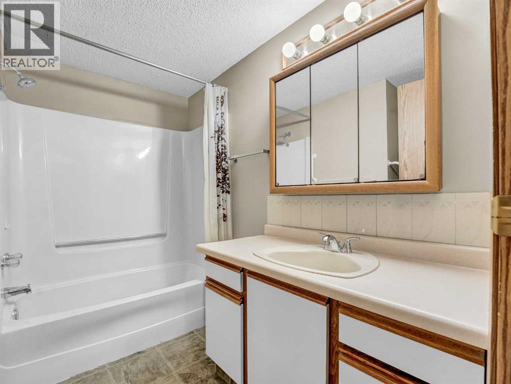 Photo 35 of 225 3090 15 Avenue Se, Medicine Hat AB