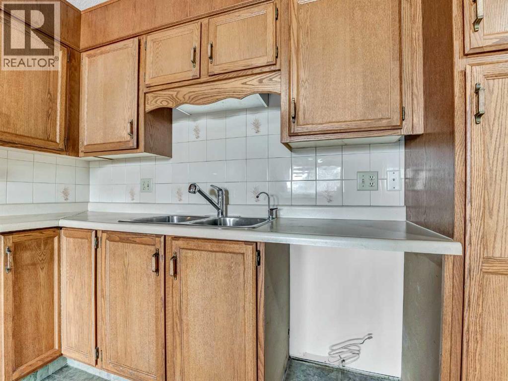 Photo 8 of 225 3090 15 Avenue Se, Medicine Hat AB
