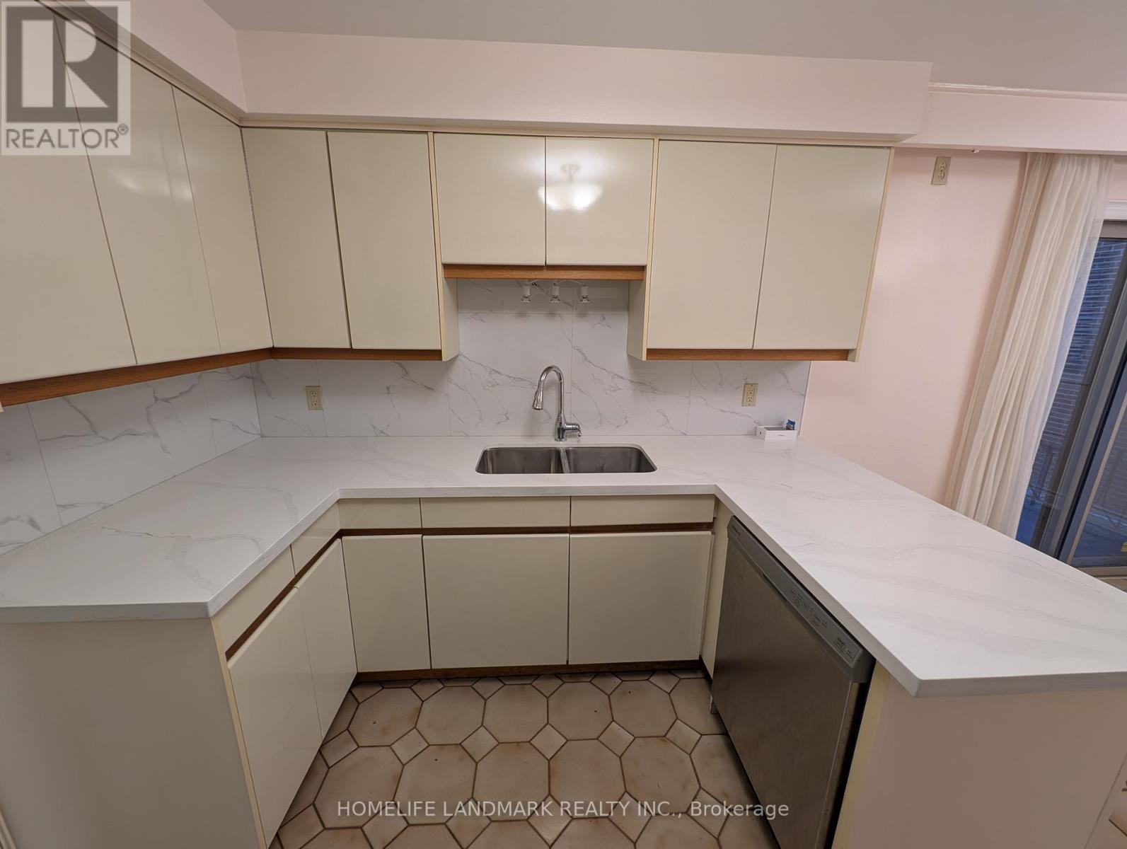 Photo 10 of Upper Unit 56 Bickerton Crescent, Toronto ON