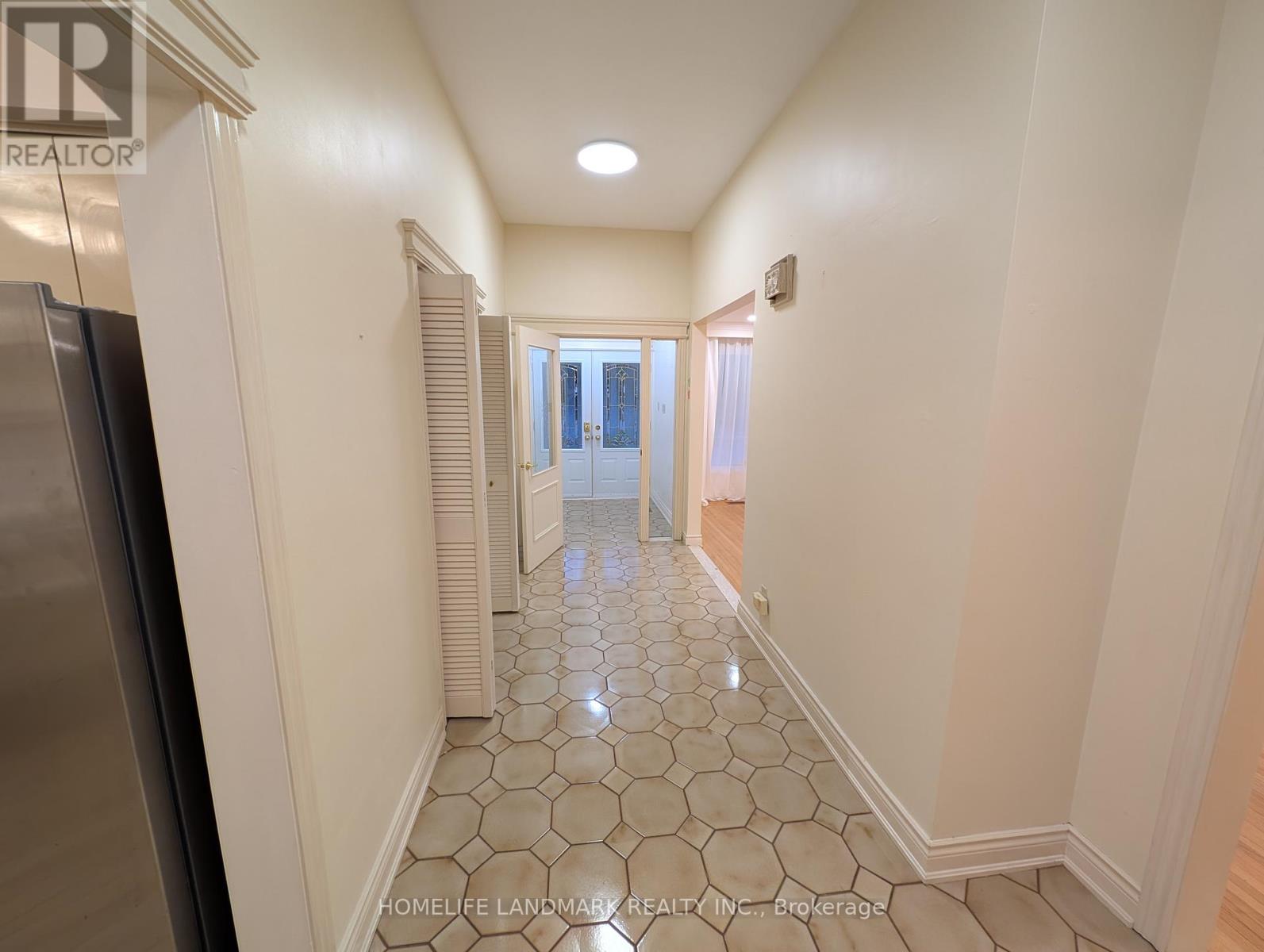 Photo 6 of Upper Unit 56 Bickerton Crescent, Toronto ON