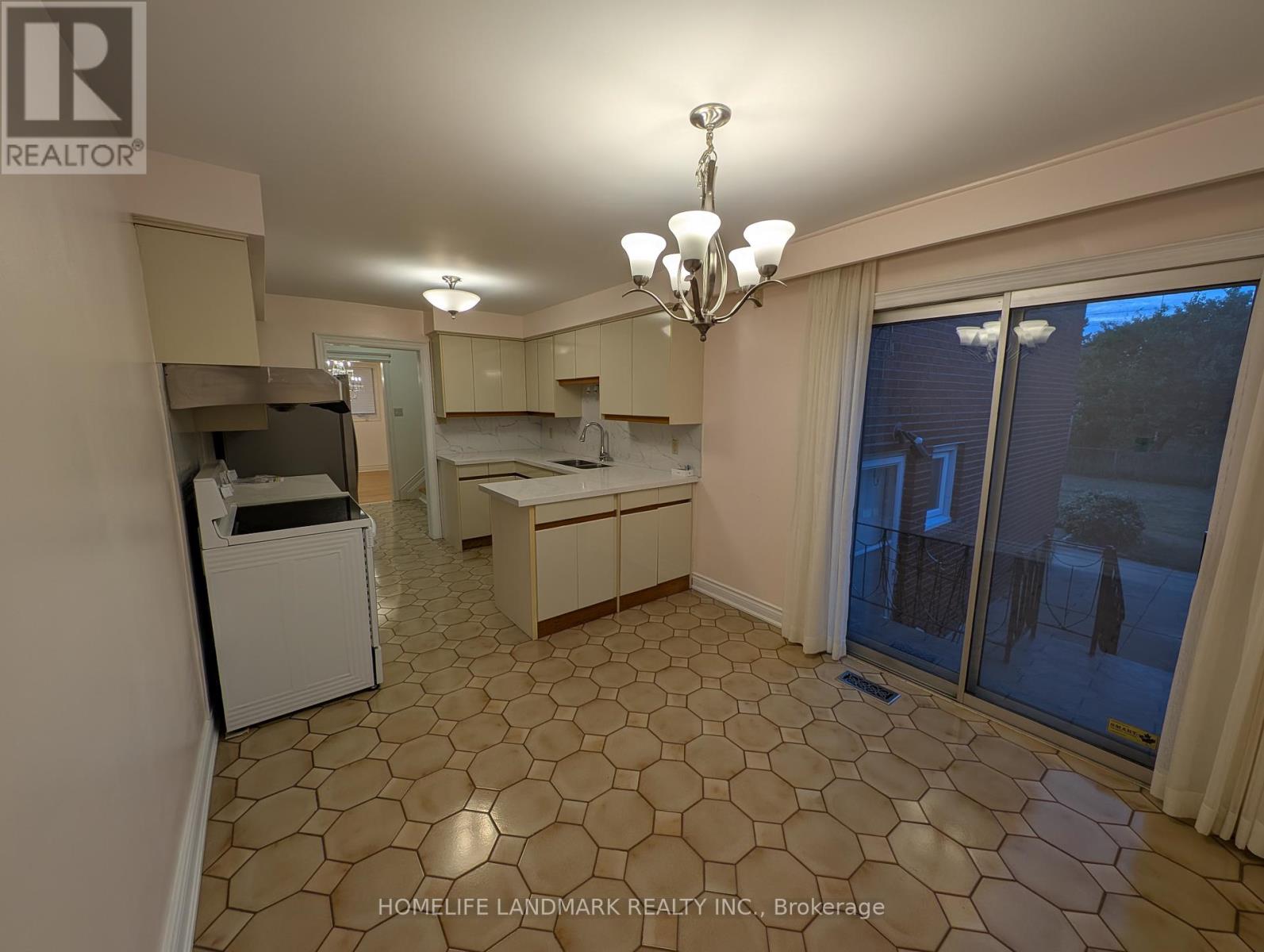 Photo 7 of Upper Unit 56 Bickerton Crescent, Toronto ON