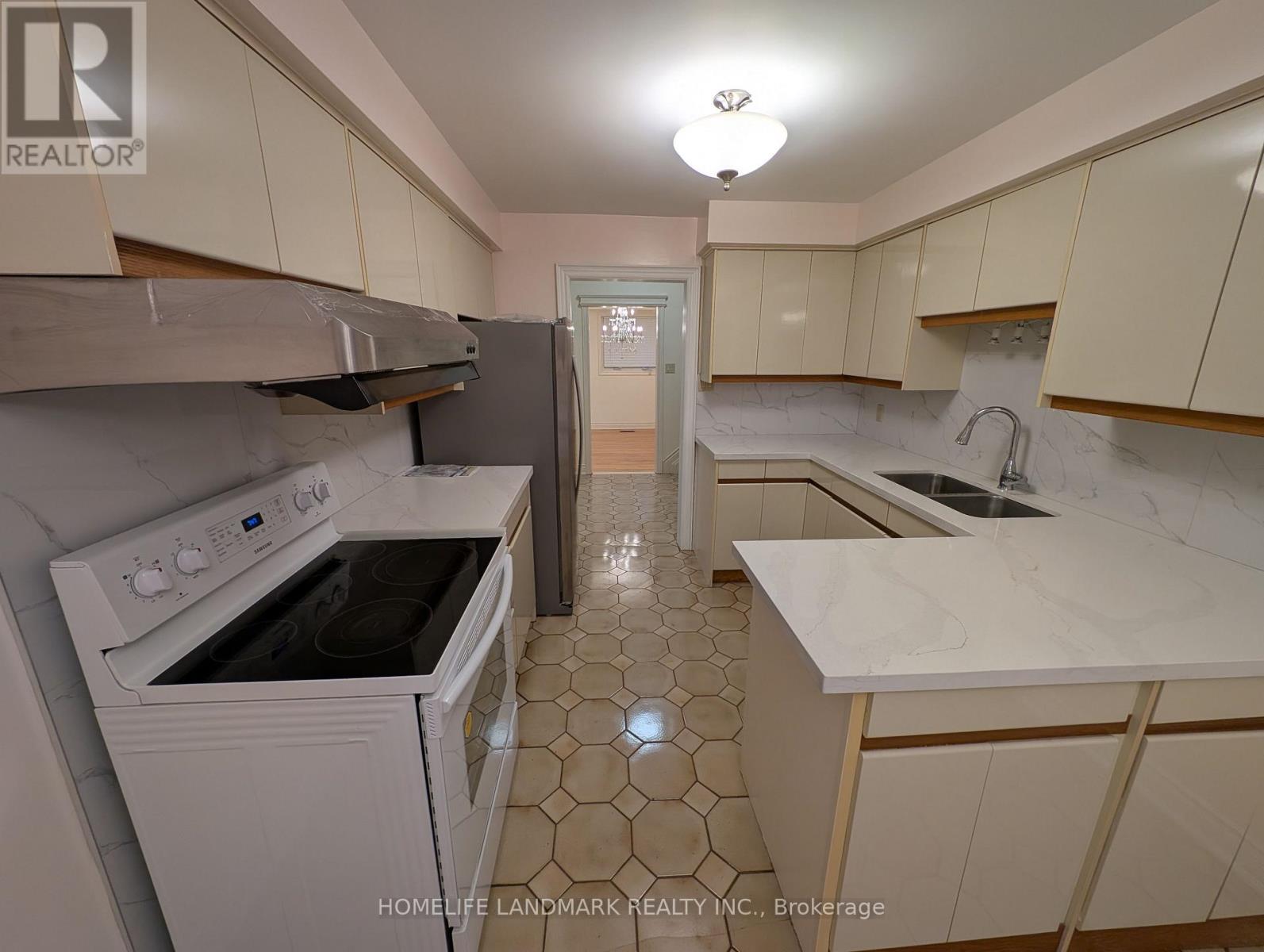 Photo 8 of Upper Unit 56 Bickerton Crescent, Toronto ON