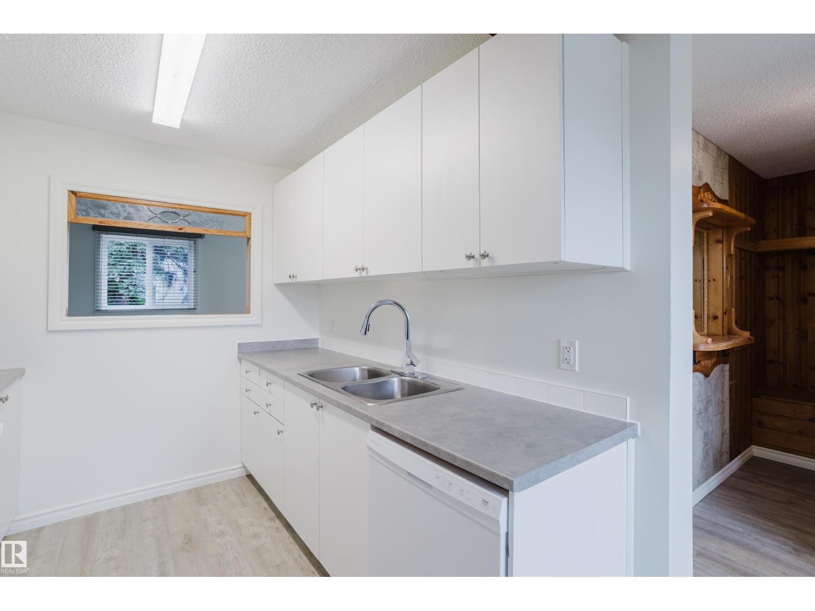 Photo 23 of 1168 Millbourne Rd E Nw, Edmonton AB
