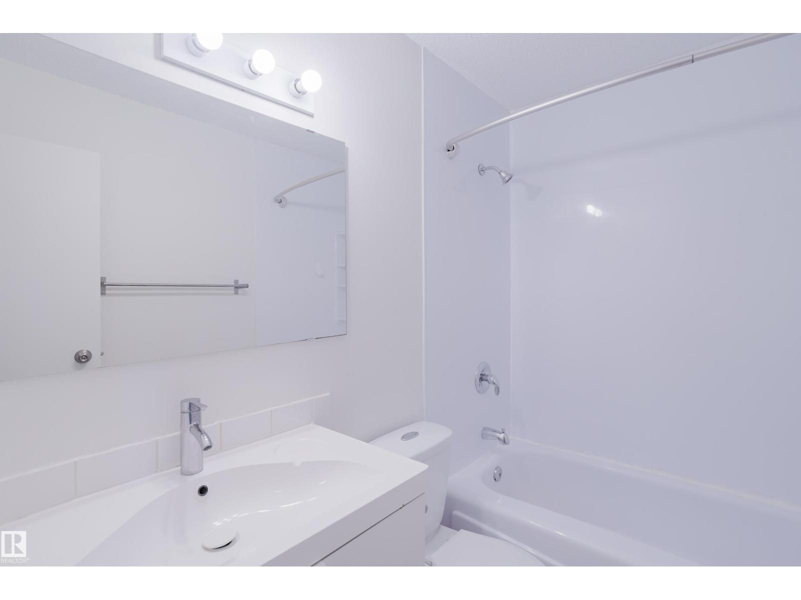 Photo 31 of 1168 Millbourne Rd E Nw, Edmonton AB