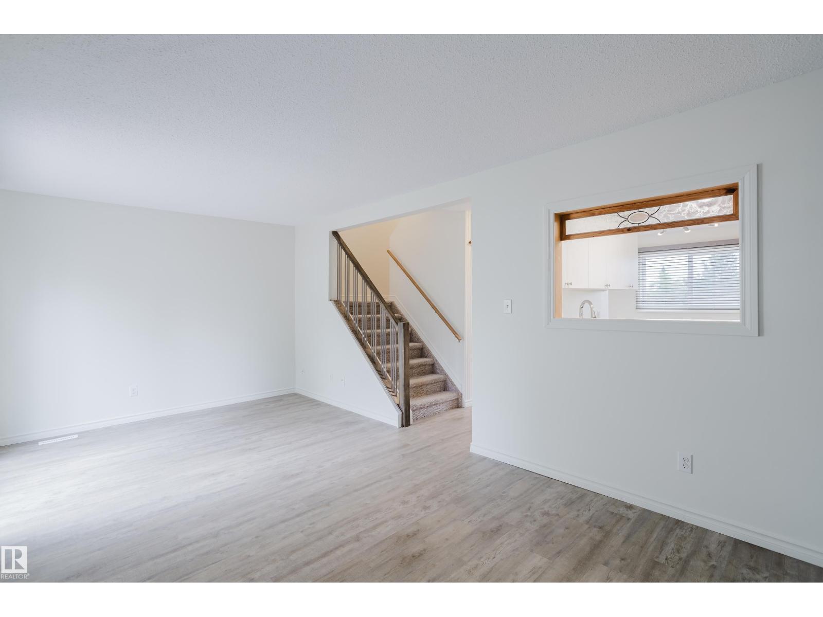Photo 7 of 1168 Millbourne Rd E Nw, Edmonton AB